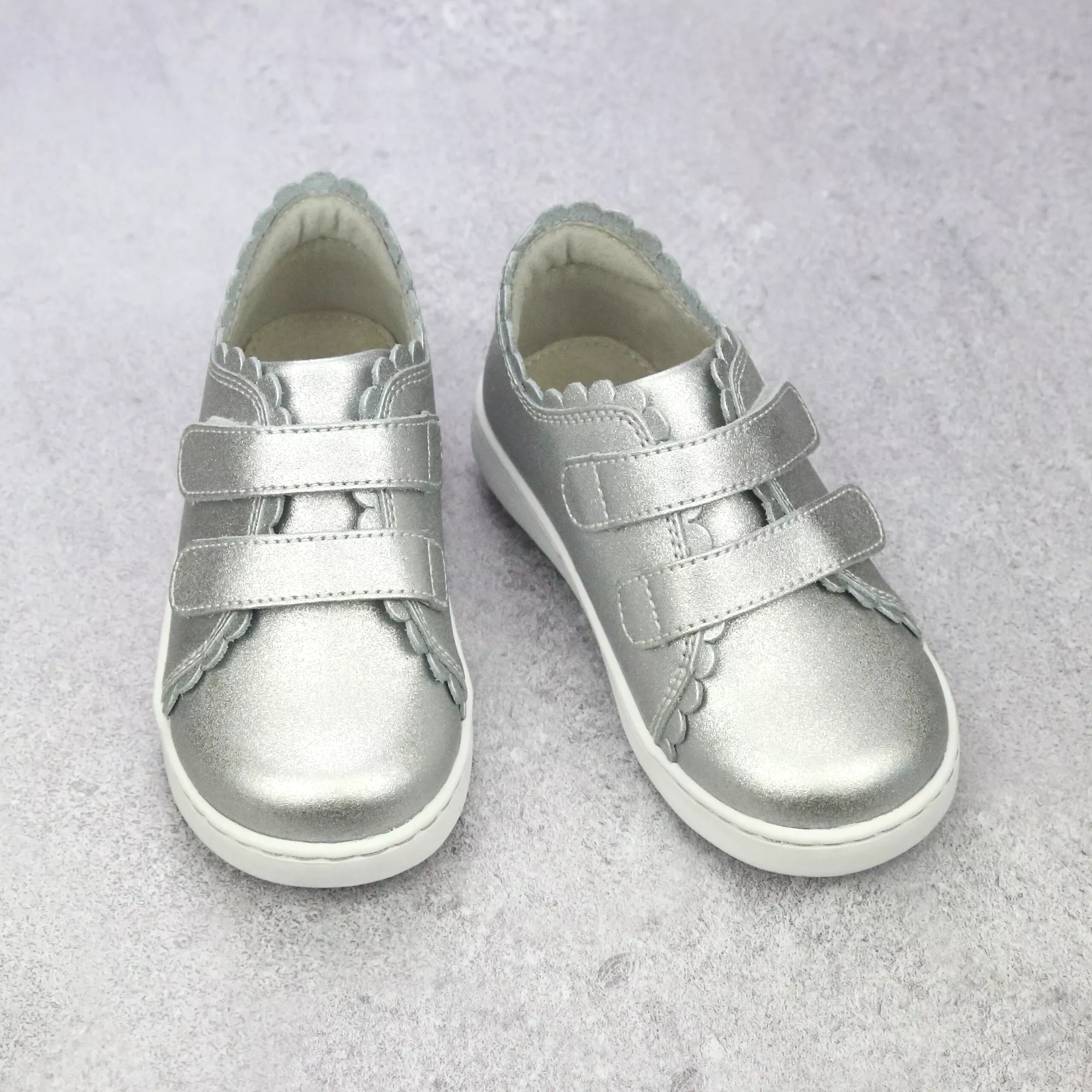 Girls Caroline Double Velcro Scalloped Leather Sneaker