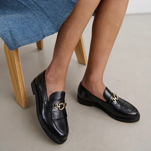 Loafers with gold buckles in black leather