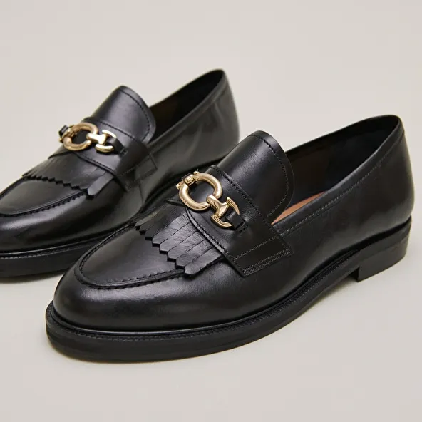 Loafers with gold buckles in black leather